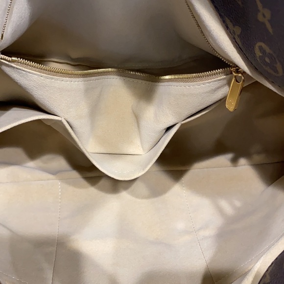 Louis Vuitton Monogram ARTSY MM - Picture 10 of 16